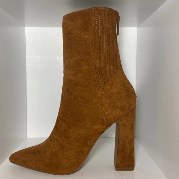 Forever 21 Shoes - Forever 21 Tan Suede Ankle Booties size 7
